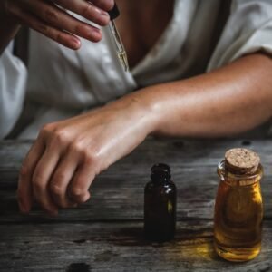 manuka essential oil 100% pure and natural herbaceous scent therapeutic grade undiluted 5ml